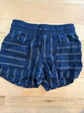 Athleta size 8 linen shorts